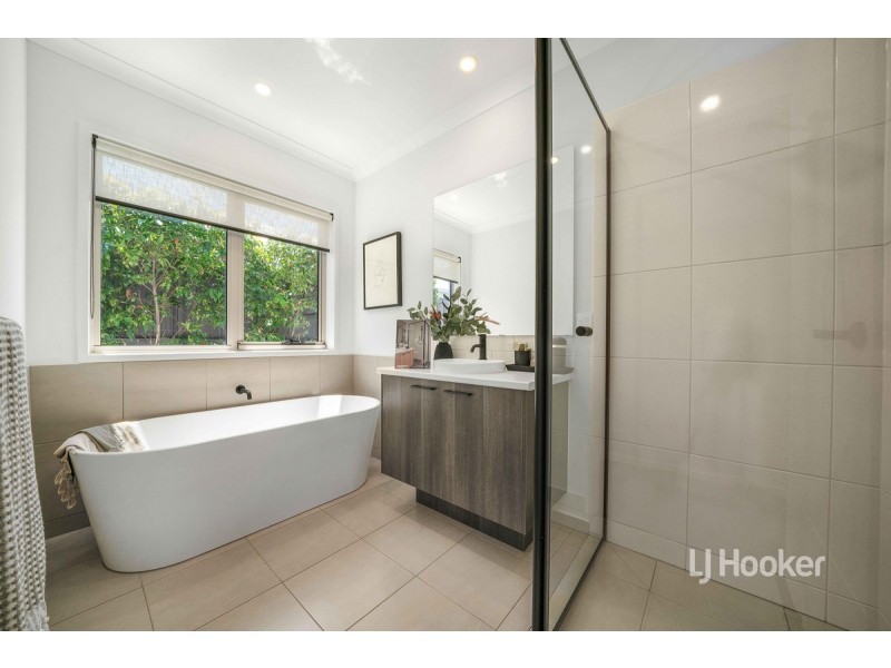 42 Wavertree Crescent, Werribee VIC 3030