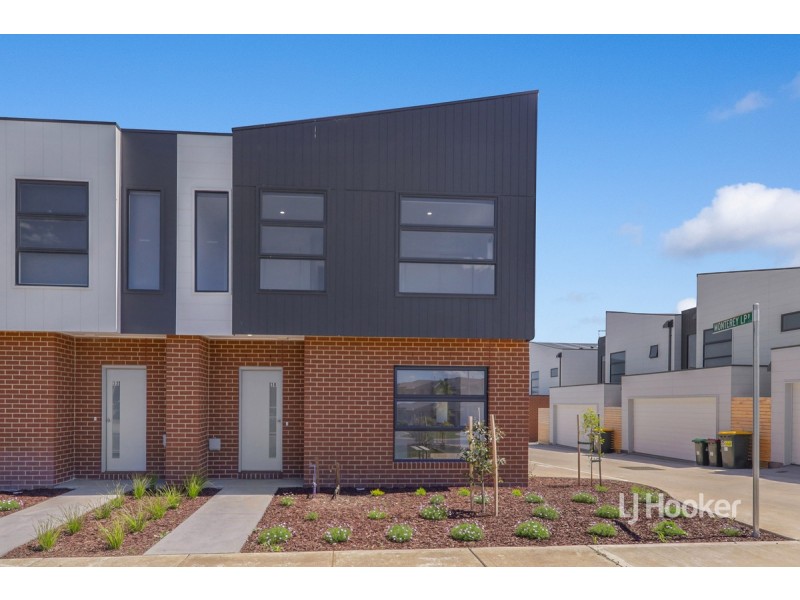 30 Merribrook Boulevard, Clyde VIC 3978