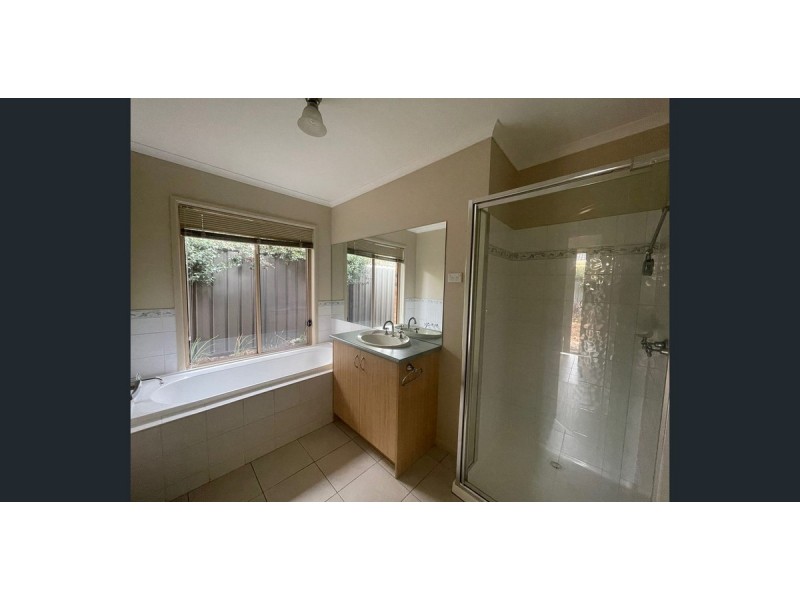 17 Whitlam Green, Point Cook VIC 3030