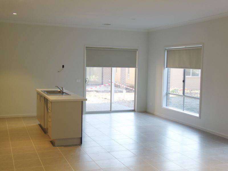 6 Coleridge Circuit, Williams Landing VIC 3027