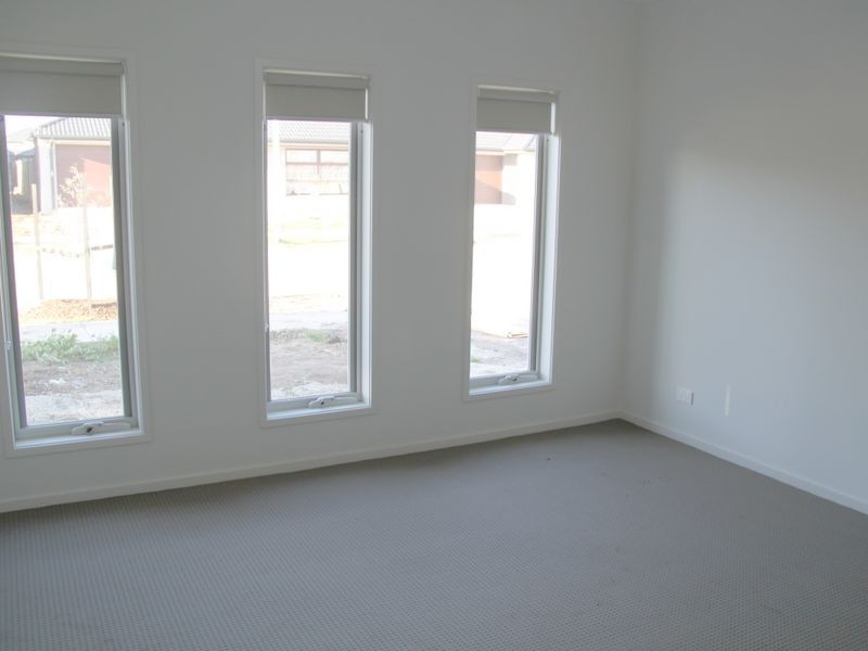 6 Coleridge Circuit, Williams Landing VIC 3027