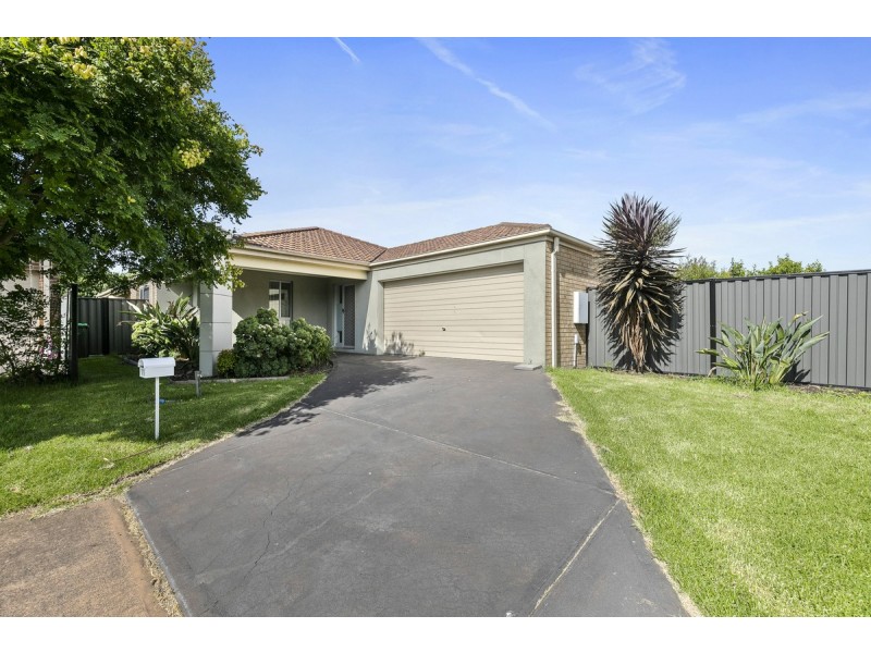 11 Oliver Place, Point Cook VIC 3030