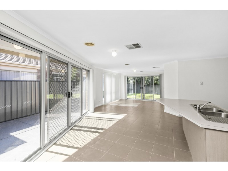 11 Oliver Place, Point Cook VIC 3030