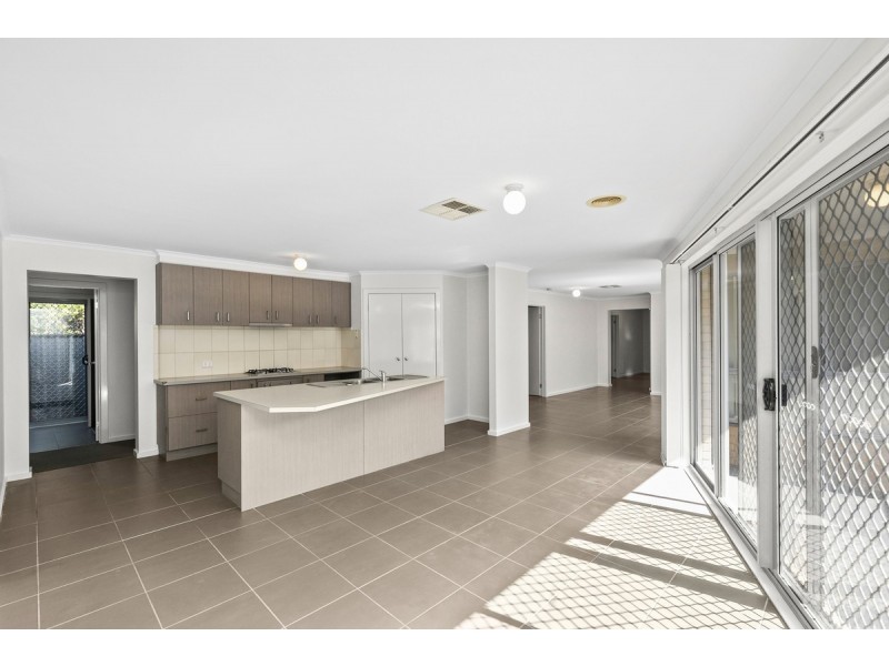 11 Oliver Place, Point Cook VIC 3030