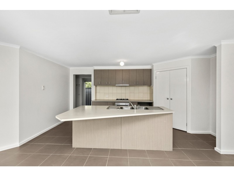 11 Oliver Place, Point Cook VIC 3030