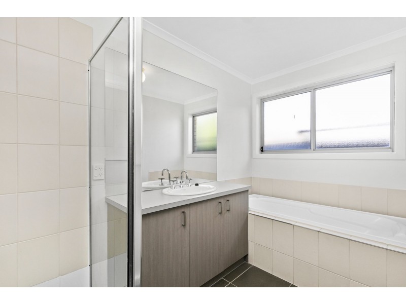11 Oliver Place, Point Cook VIC 3030