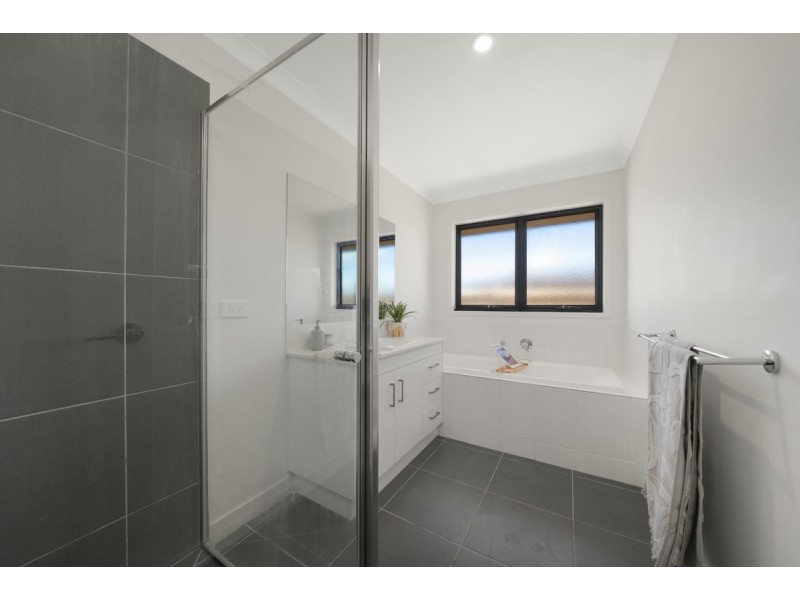 42 Cloudburst Avenue, Wyndham Vale VIC 3024