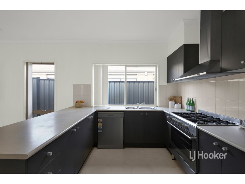 8 Tanner Mews, Point Cook VIC 3030