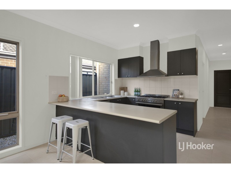 8 Tanner Mews, Point Cook VIC 3030