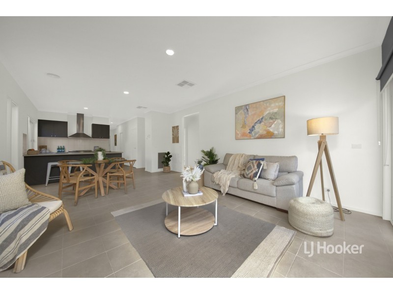 8 Tanner Mews, Point Cook VIC 3030