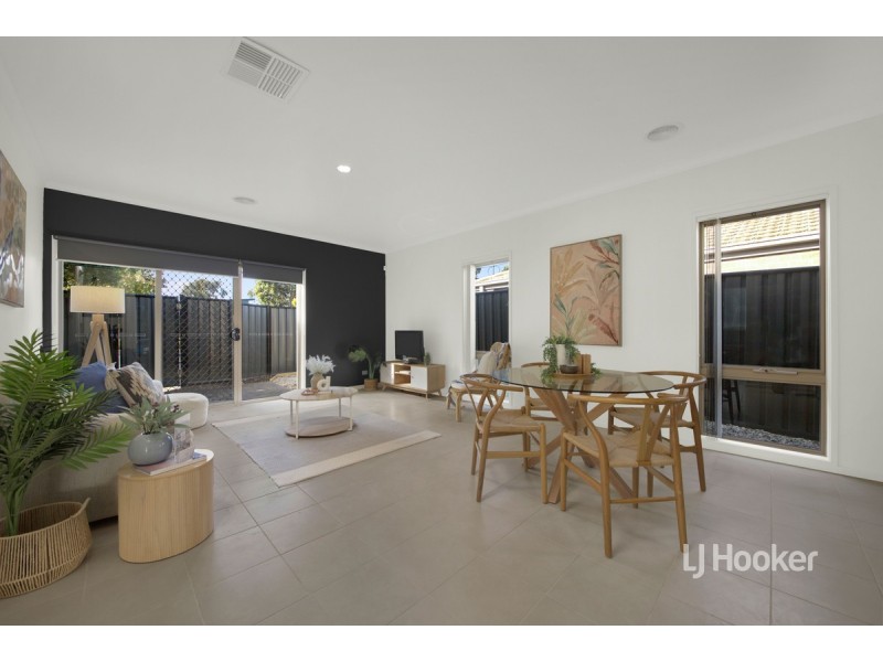 8 Tanner Mews, Point Cook VIC 3030