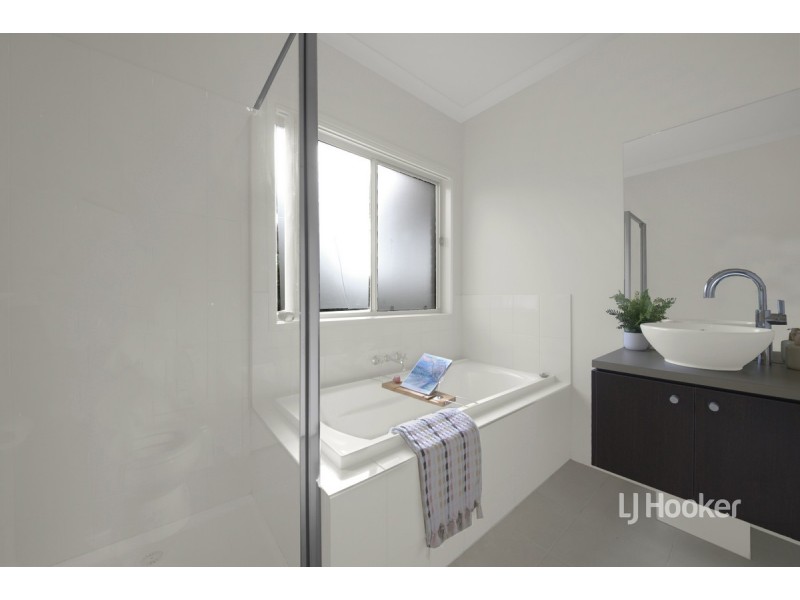 8 Tanner Mews, Point Cook VIC 3030