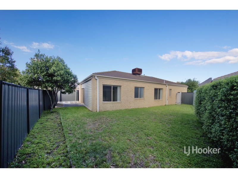 8 Tanner Mews, Point Cook VIC 3030