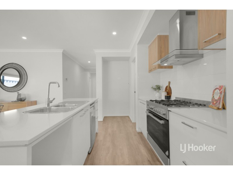 5 Gosfield Drive, Werribee VIC 3030