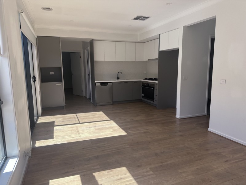2 Course Street, Mambourin VIC 3024