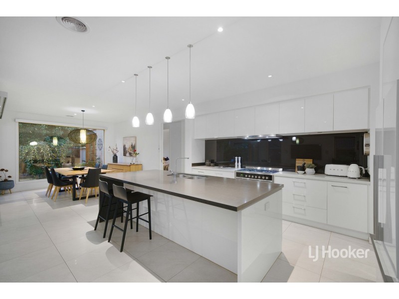 24 Darlington Drive, Williams Landing VIC 3027
