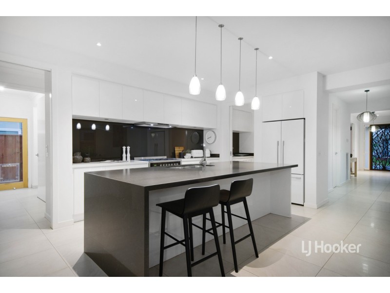 24 Darlington Drive, Williams Landing VIC 3027