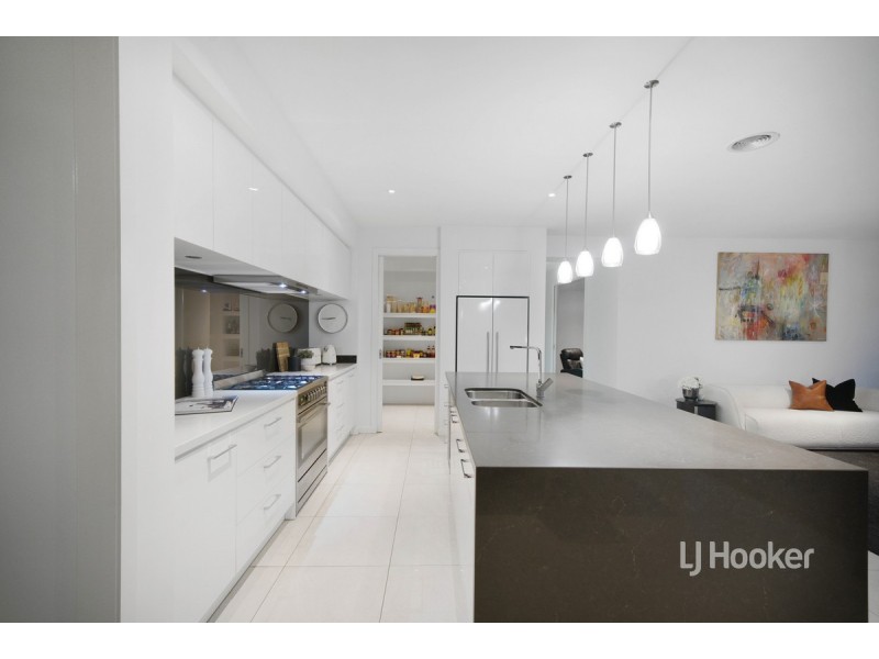 24 Darlington Drive, Williams Landing VIC 3027