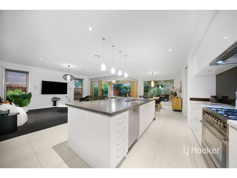 24 Darlington Drive, Williams Landing VIC 3027