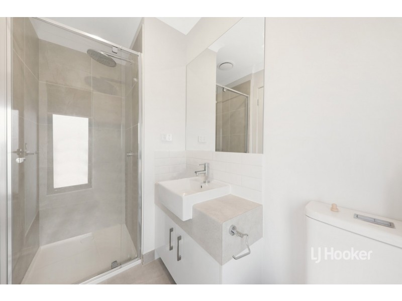 28 Mountjoy Circuit, Clyde North VIC 3978