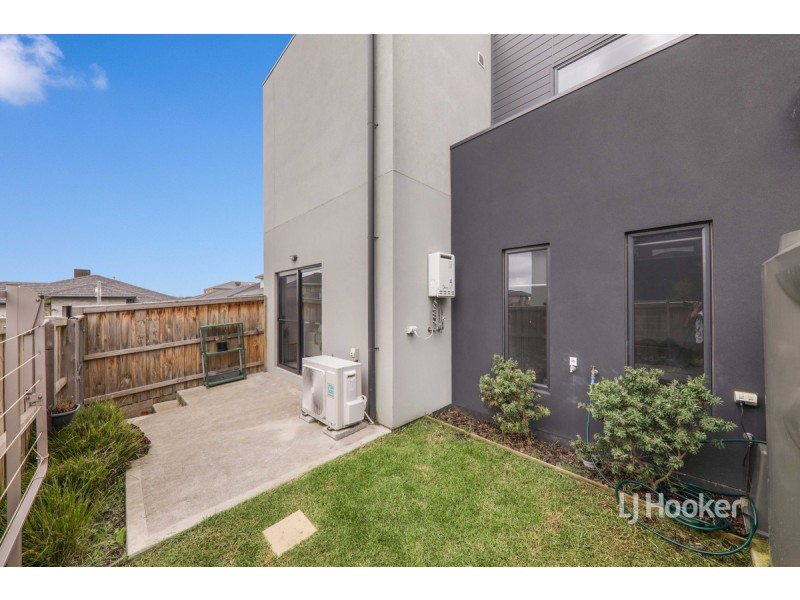 28 Mountjoy Circuit, Clyde North VIC 3978