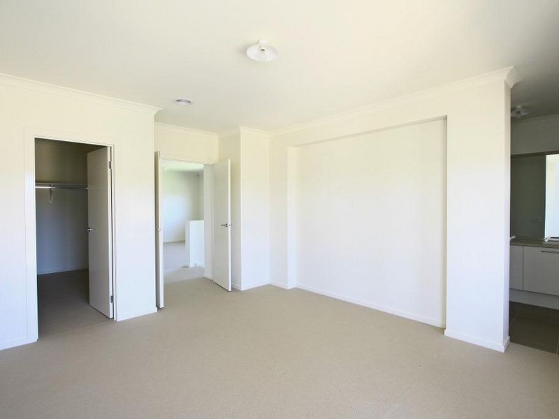 4 Seafarer Way, Sanctuary Lakes VIC 3030