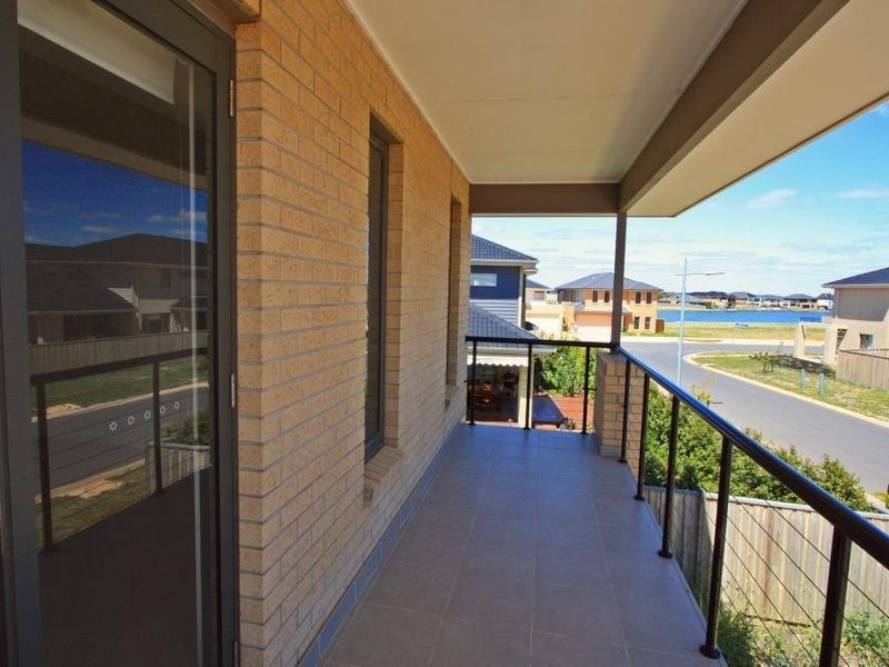 4 Seafarer Way, Sanctuary Lakes VIC 3030