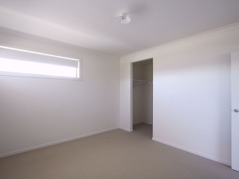 4 Seafarer Way, Sanctuary Lakes VIC 3030