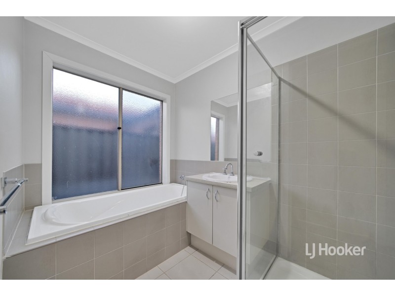 28 Blue Jay Crescent, Tarneit VIC 3029