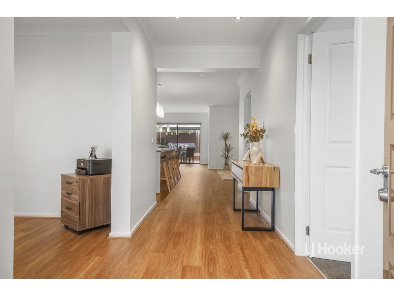 20 Viewbank Court, Sanctuary Lakes VIC 3030