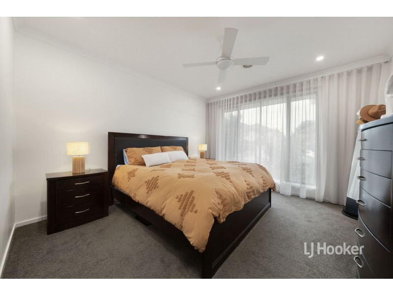 20 Viewbank Court, Sanctuary Lakes VIC 3030