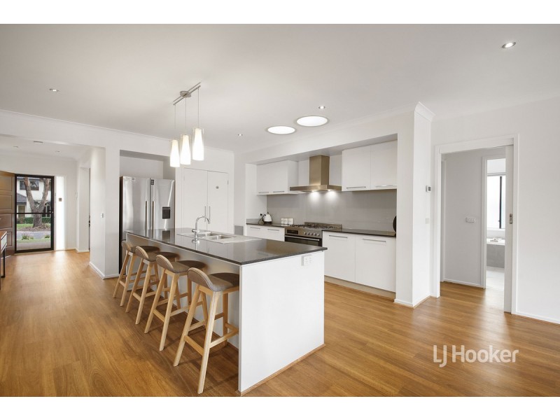 20 Viewbank Court, Sanctuary Lakes VIC 3030