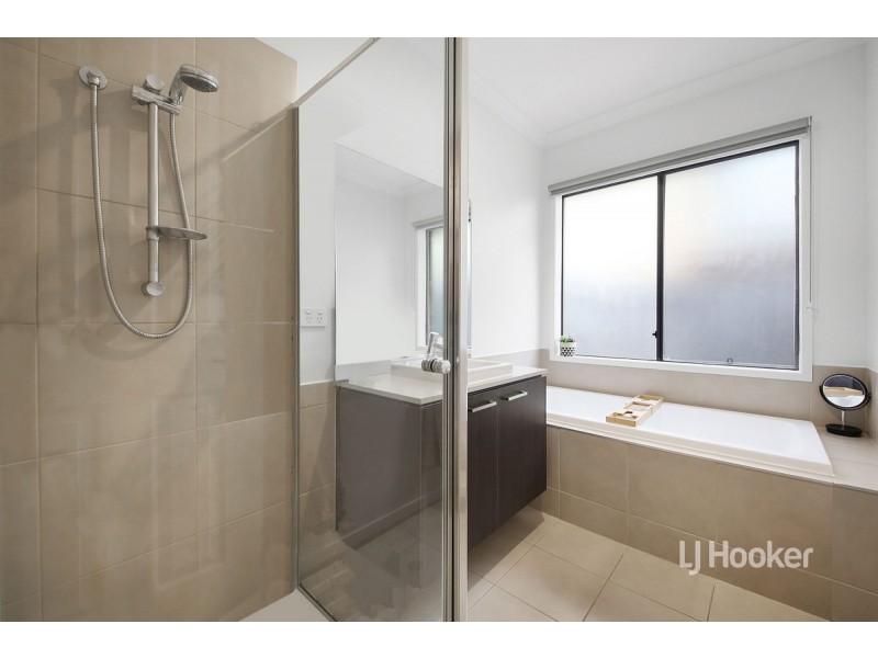 20 Viewbank Court, Sanctuary Lakes VIC 3030