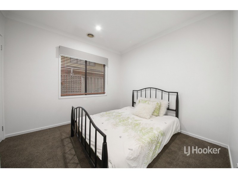 20 Viewbank Court, Sanctuary Lakes VIC 3030