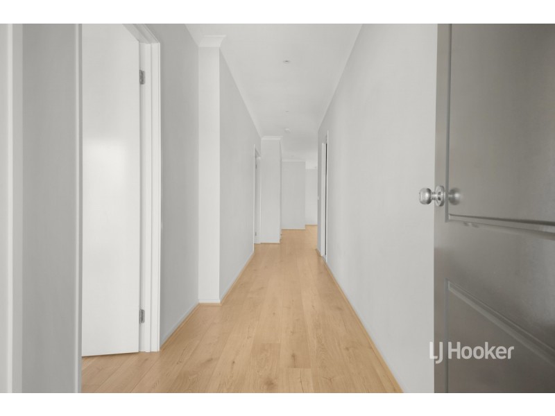 4 Flatbush Avenue, Point Cook VIC 3030