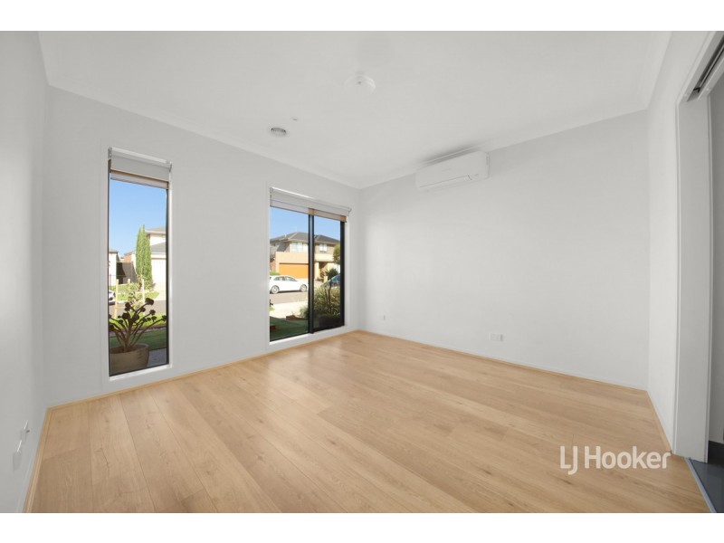 4 Flatbush Avenue, Point Cook VIC 3030