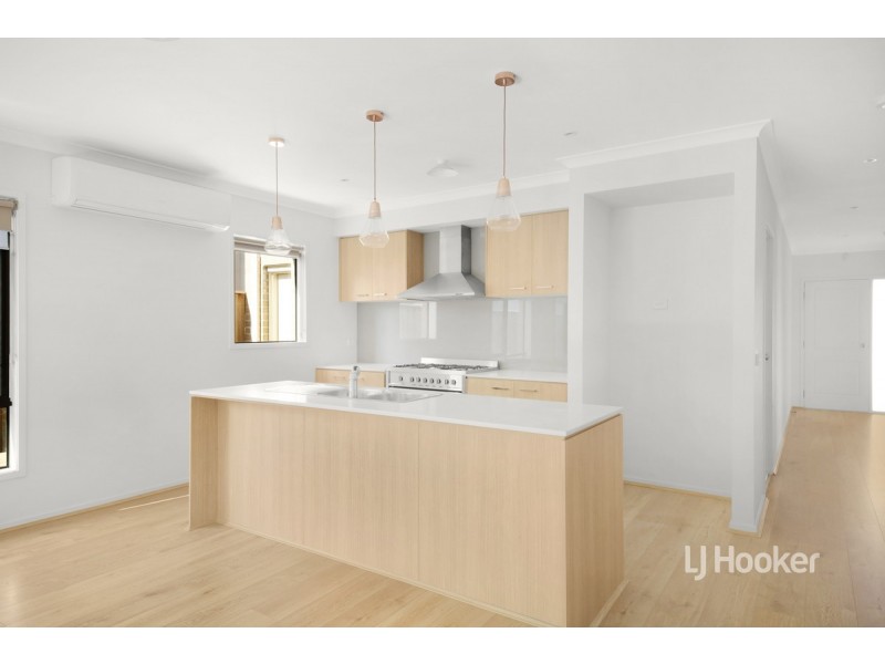 4 Flatbush Avenue, Point Cook VIC 3030