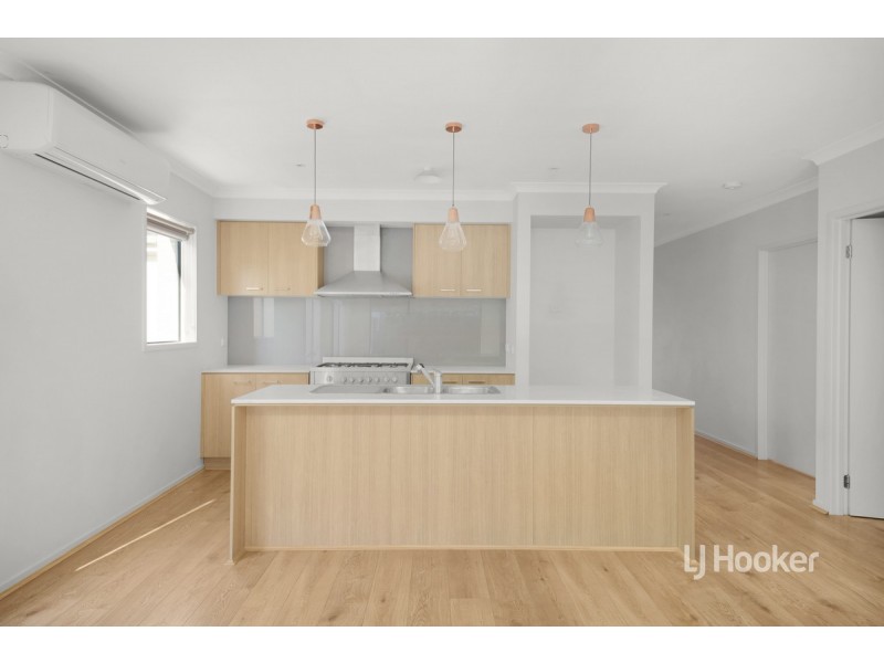 4 Flatbush Avenue, Point Cook VIC 3030