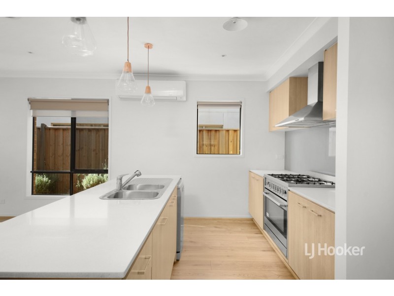 4 Flatbush Avenue, Point Cook VIC 3030