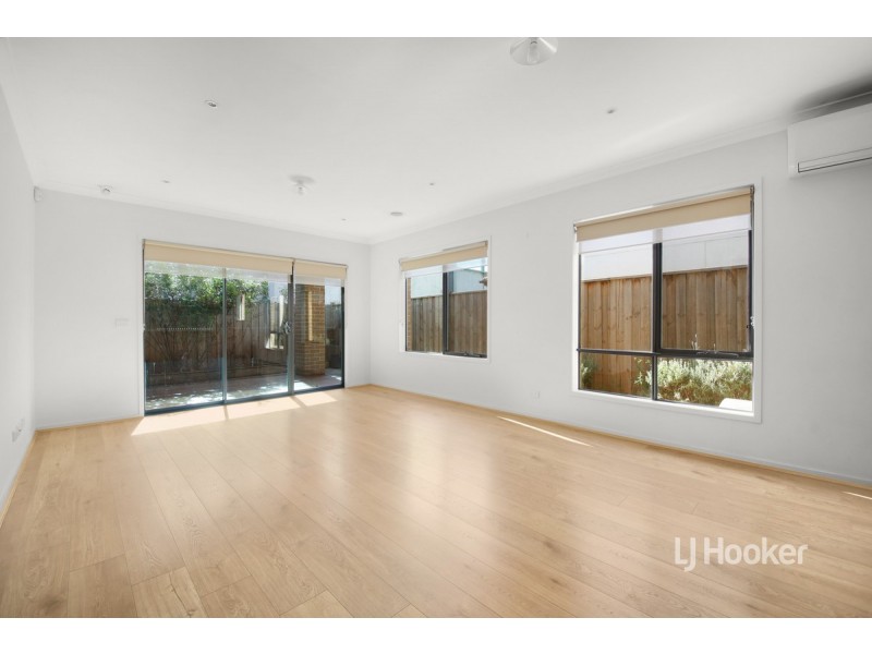 4 Flatbush Avenue, Point Cook VIC 3030