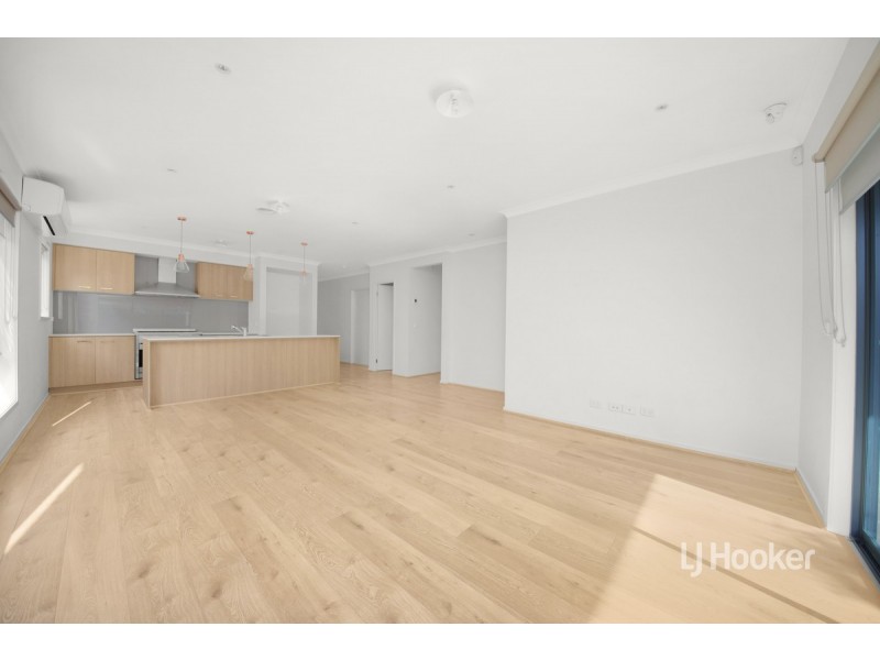 4 Flatbush Avenue, Point Cook VIC 3030