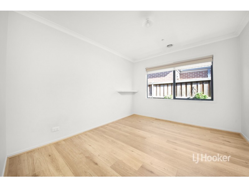 4 Flatbush Avenue, Point Cook VIC 3030