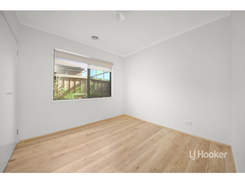 4 Flatbush Avenue, Point Cook VIC 3030