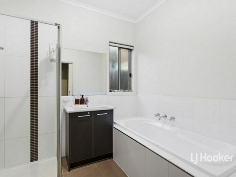 2/33 Memphis Drive, Truganina VIC 3029