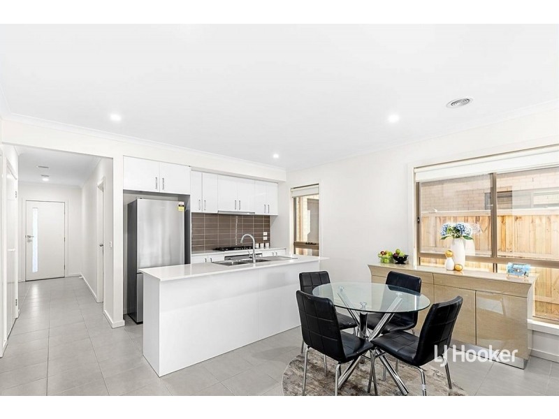 21 Hutchence Drive, Point Cook VIC 3030