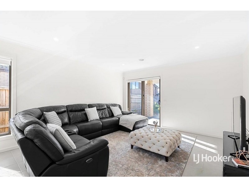 21 Hutchence Drive, Point Cook VIC 3030