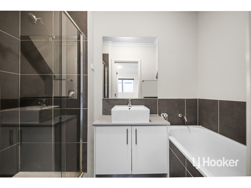 25/64 Escapade Boulevard, Craigieburn VIC 3064