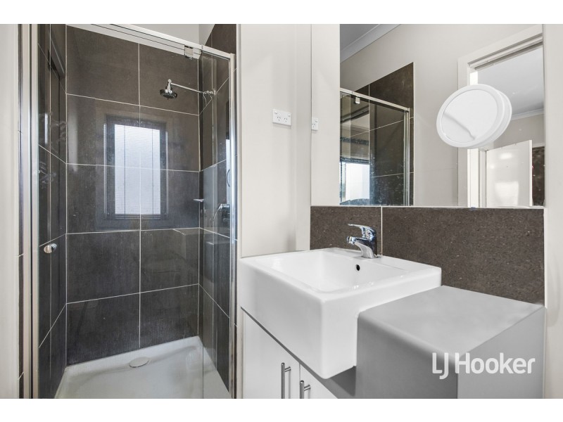 25/64 Escapade Boulevard, Craigieburn VIC 3064