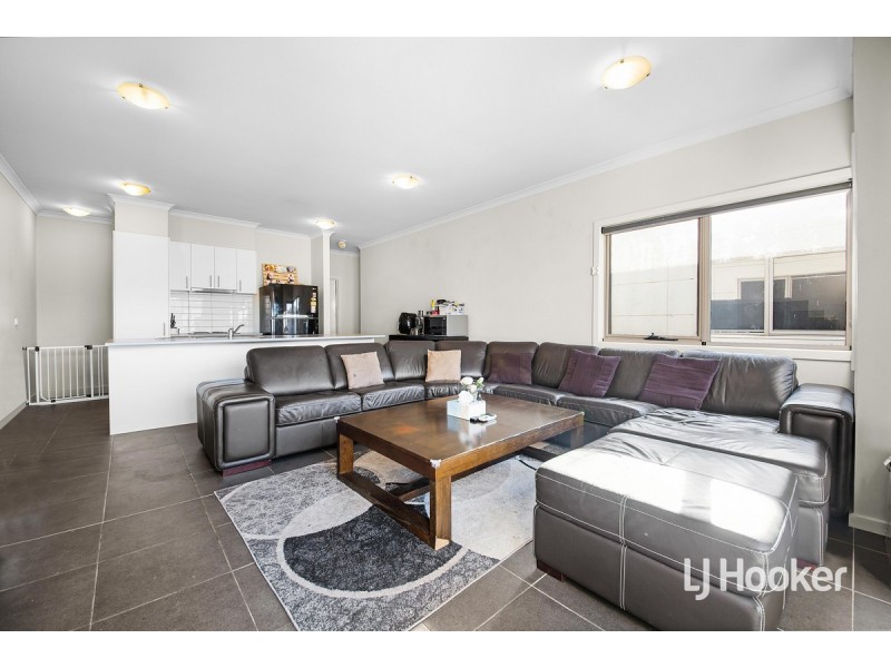 25/64 Escapade Boulevard, Craigieburn VIC 3064