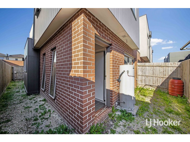 25/64 Escapade Boulevard, Craigieburn VIC 3064